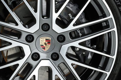 2025 Porsche Panamera 4