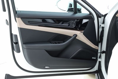 2025 Porsche Panamera 4