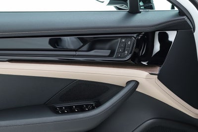 2025 Porsche Panamera 4