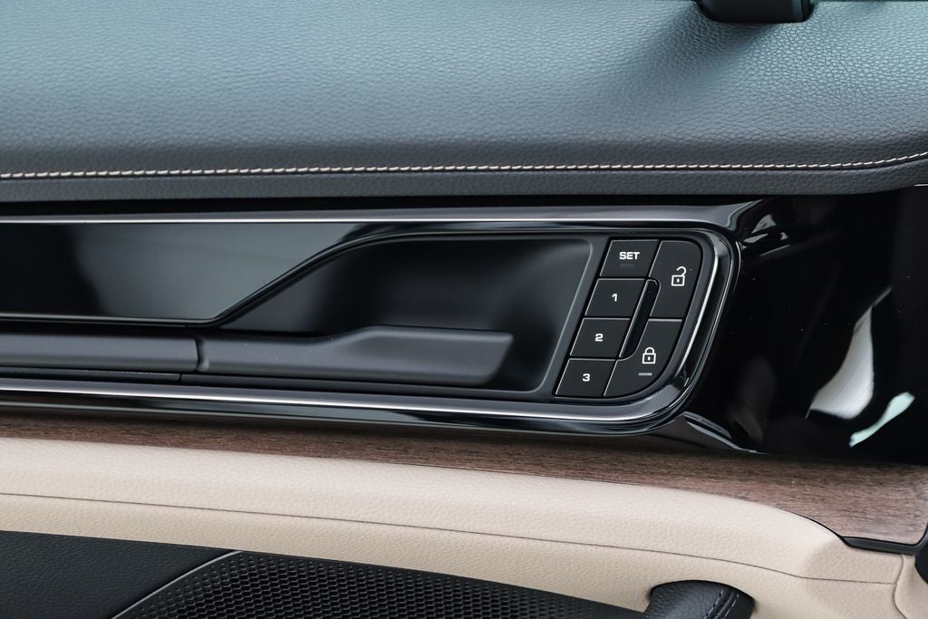 2025 Porsche Panamera 4
