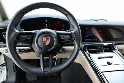 2025 Porsche Panamera 4