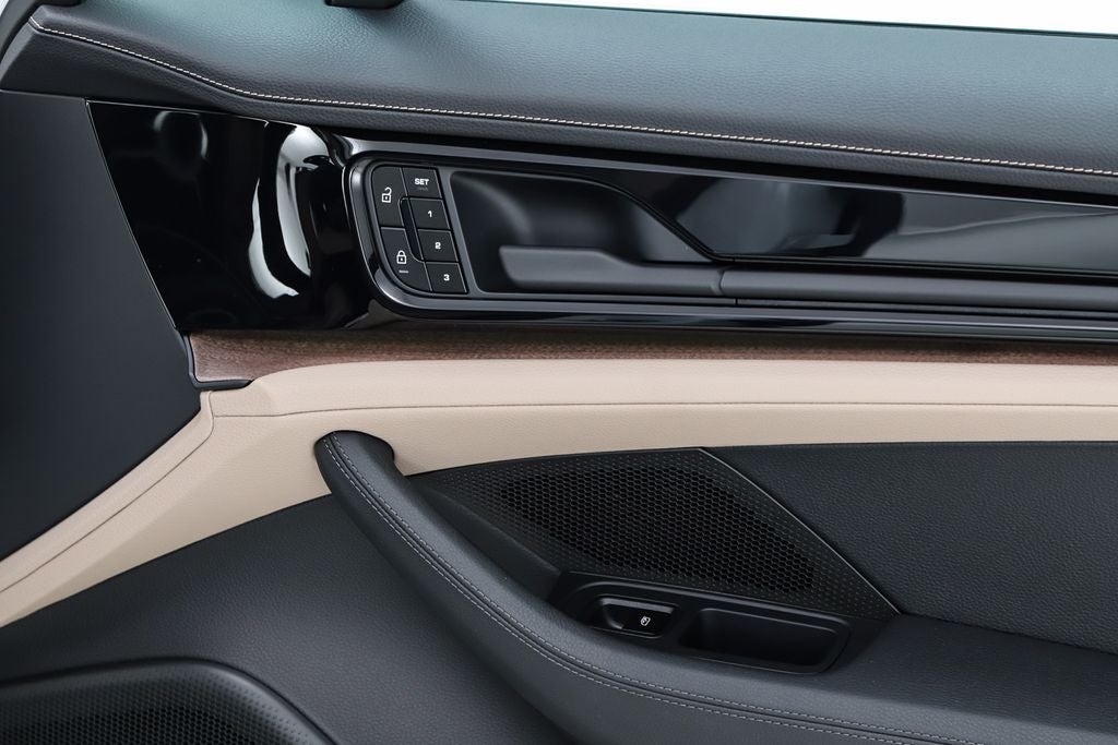 2025 Porsche Panamera 4