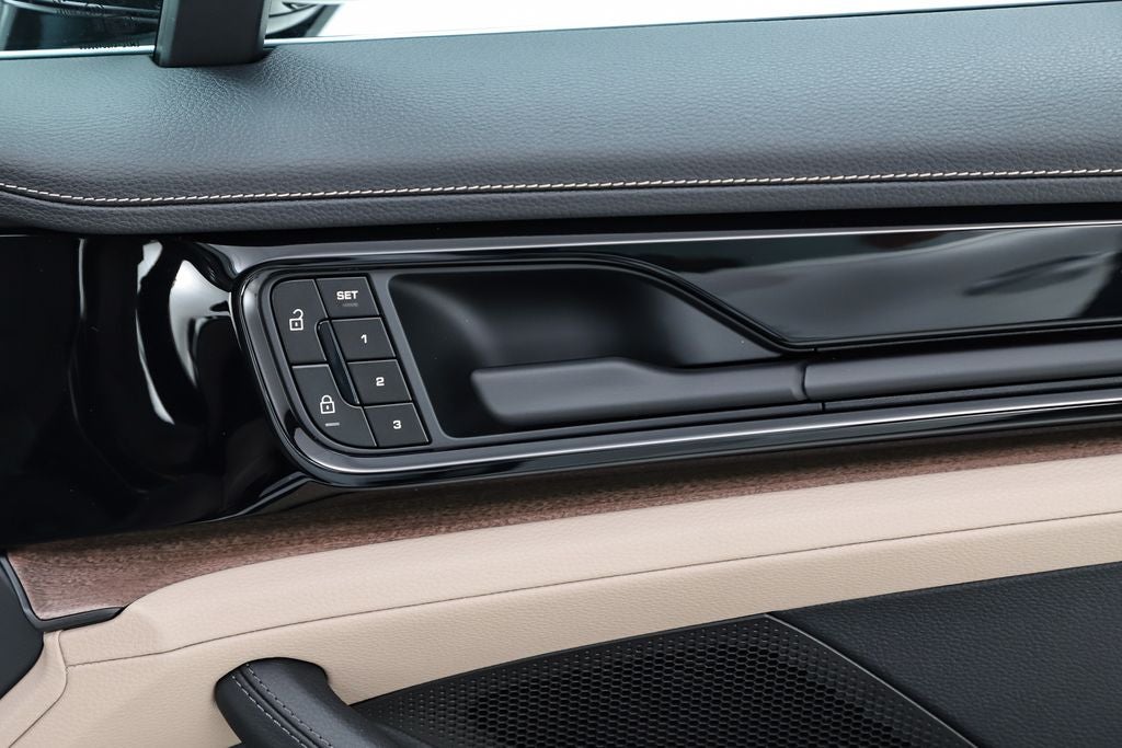 2025 Porsche Panamera 4