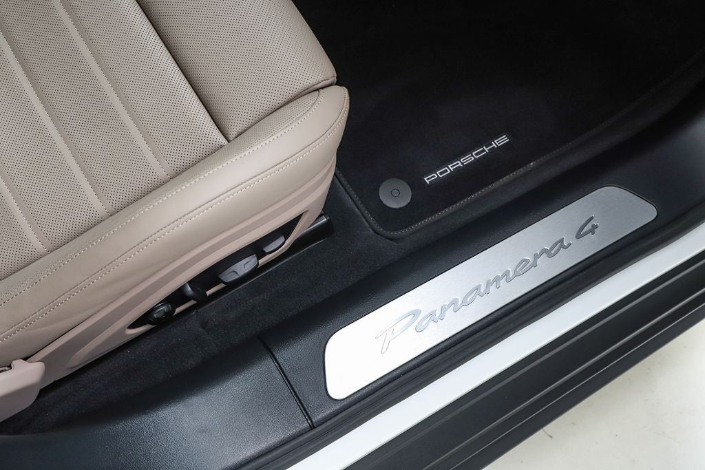 2025 Porsche Panamera 4