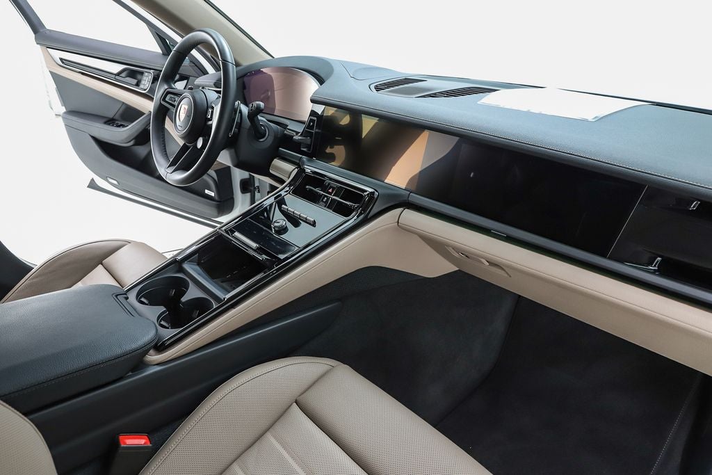 2025 Porsche Panamera 4