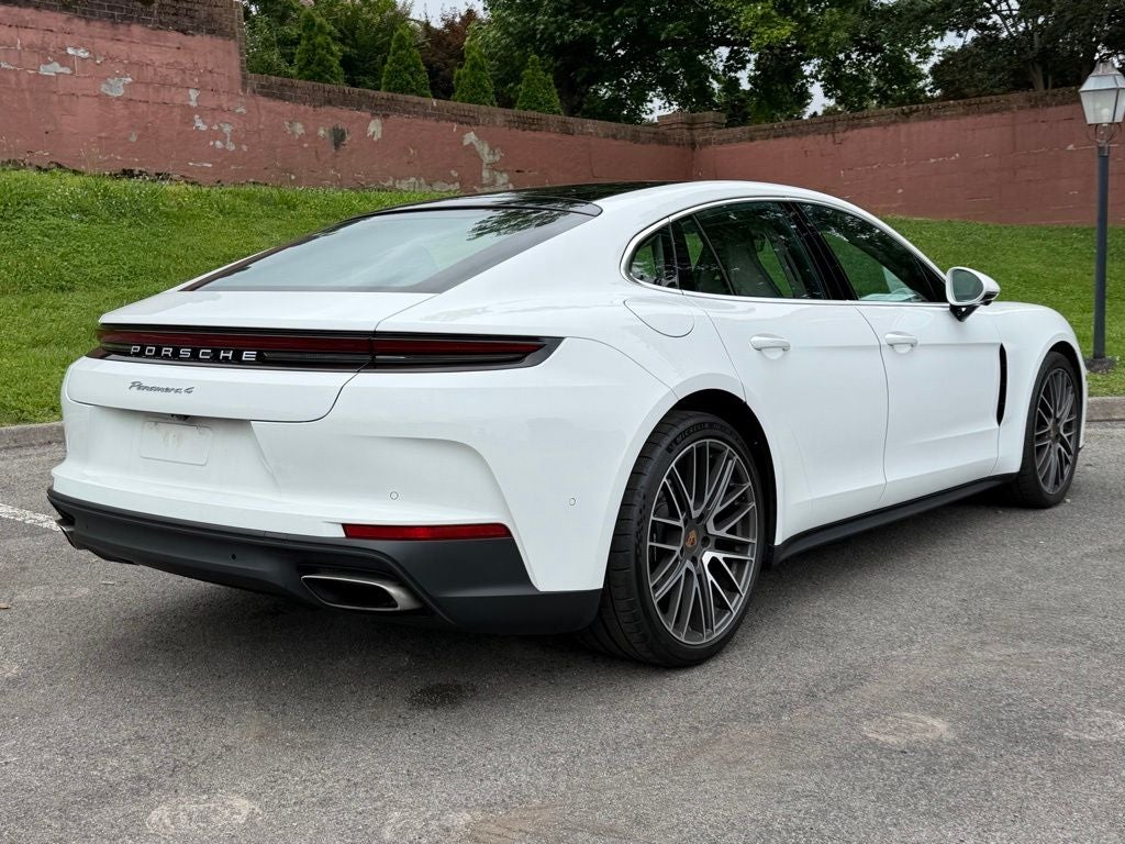 2025 Porsche Panamera 4