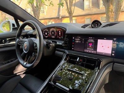 2025 Porsche Panamera 4