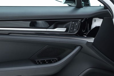 2025 Porsche Panamera 4