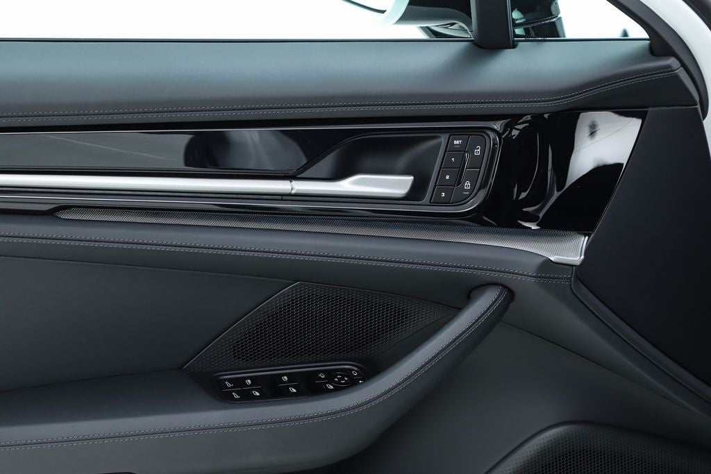 2025 Porsche Panamera 4