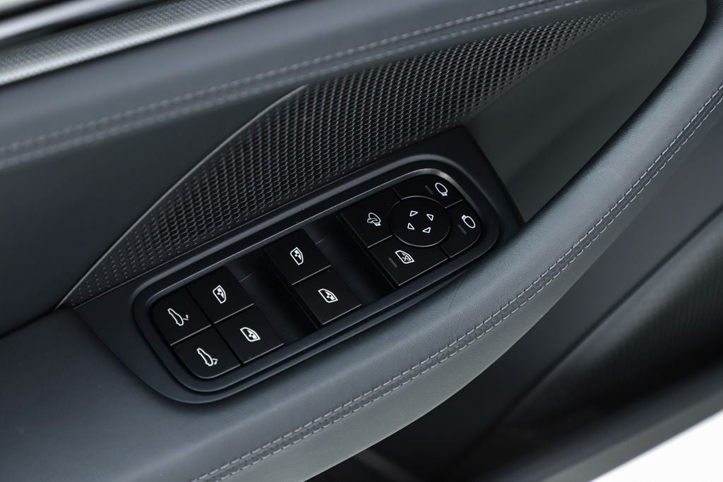 2025 Porsche Panamera 4