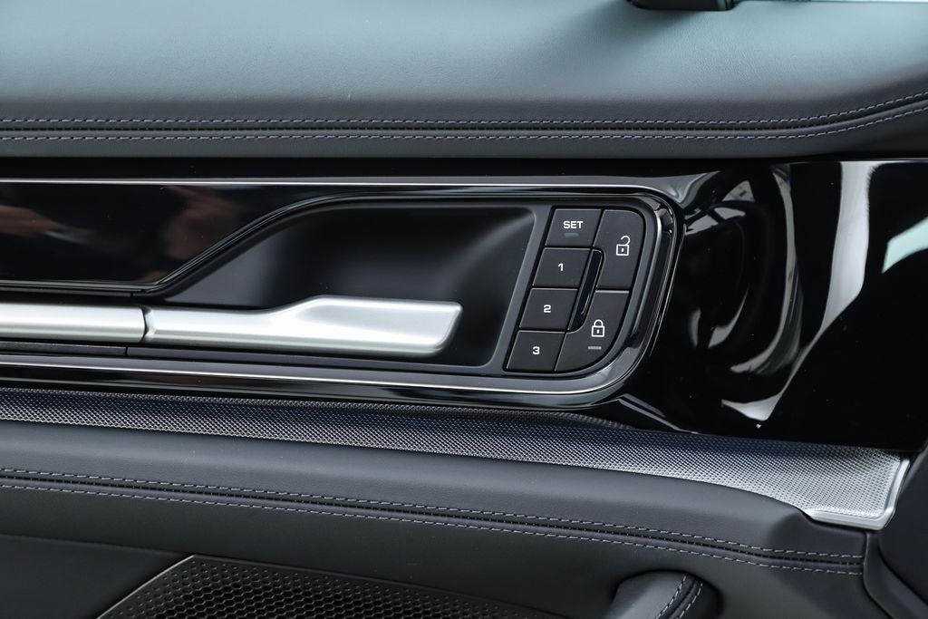 2025 Porsche Panamera 4