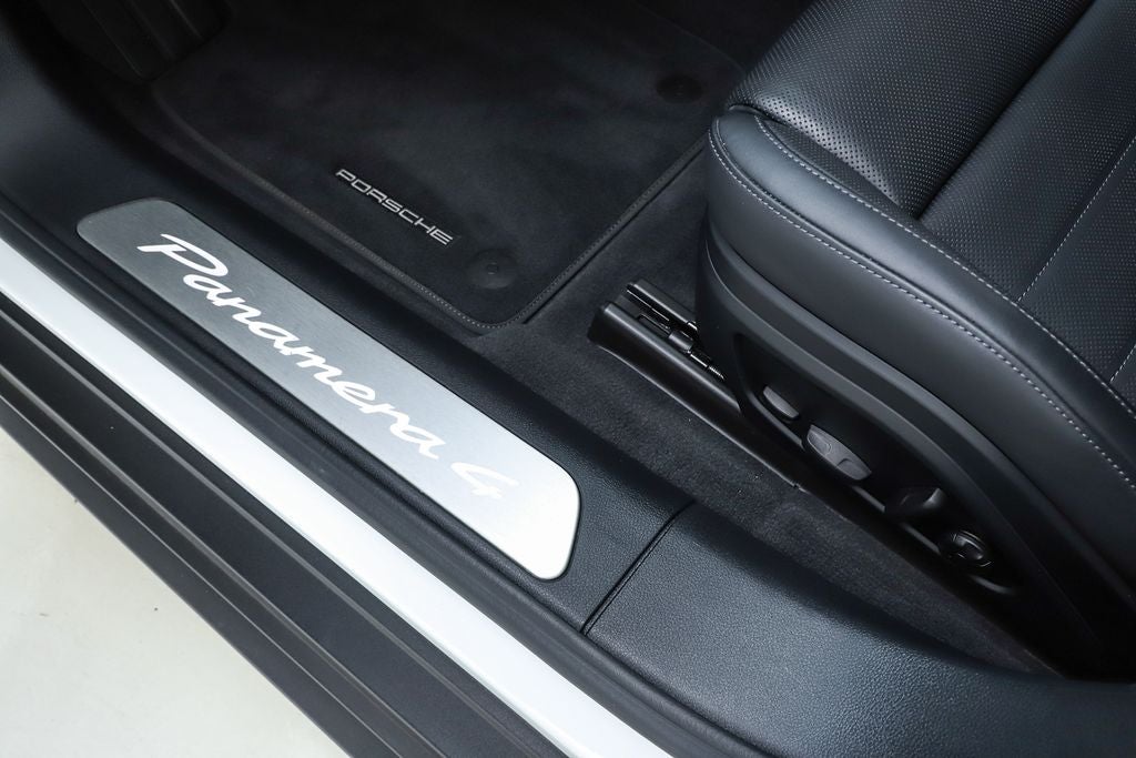 2025 Porsche Panamera 4