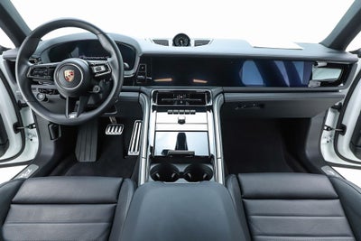 2025 Porsche Panamera 4
