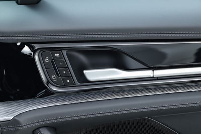 2025 Porsche Panamera 4
