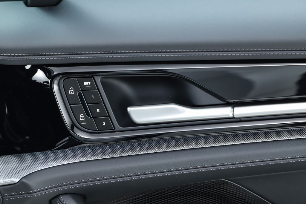 2025 Porsche Panamera 4