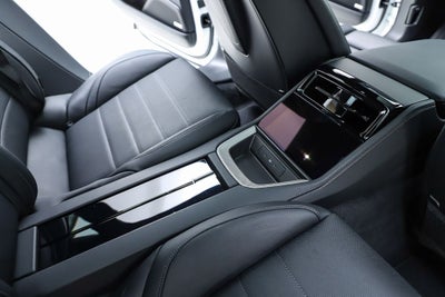 2025 Porsche Panamera 4