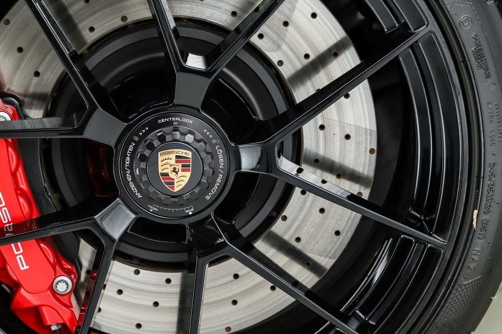 2025 Porsche 911 Carrera 4 GTS