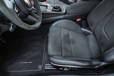 2025 Porsche 911 Carrera 4 GTS
