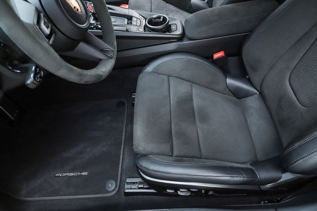 2025 Porsche 911 Carrera 4 GTS