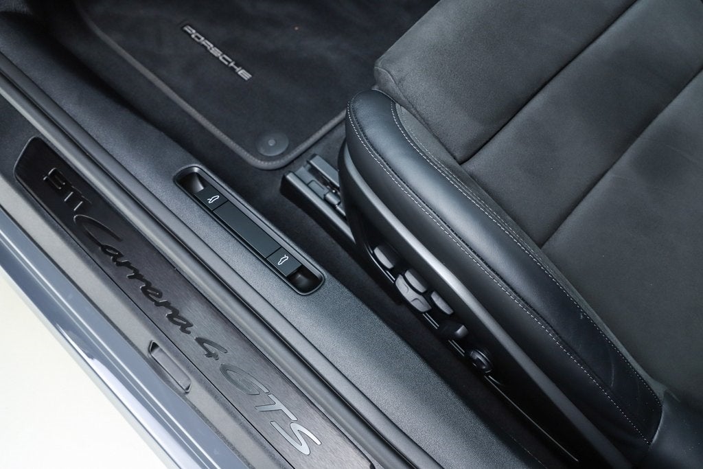 2025 Porsche 911 Carrera 4 GTS