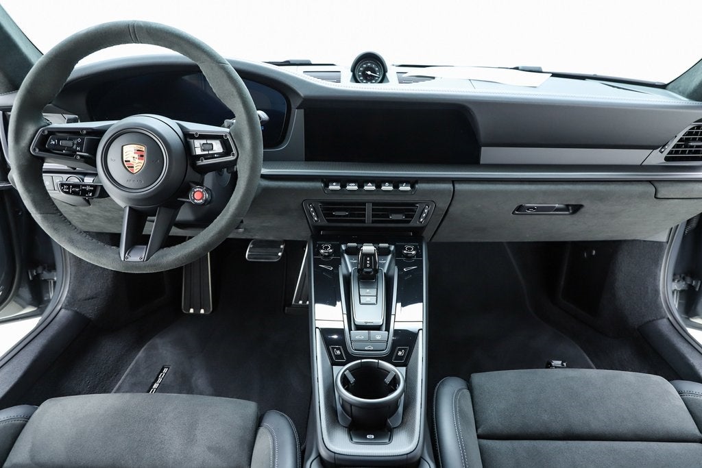 2025 Porsche 911 Carrera 4 GTS