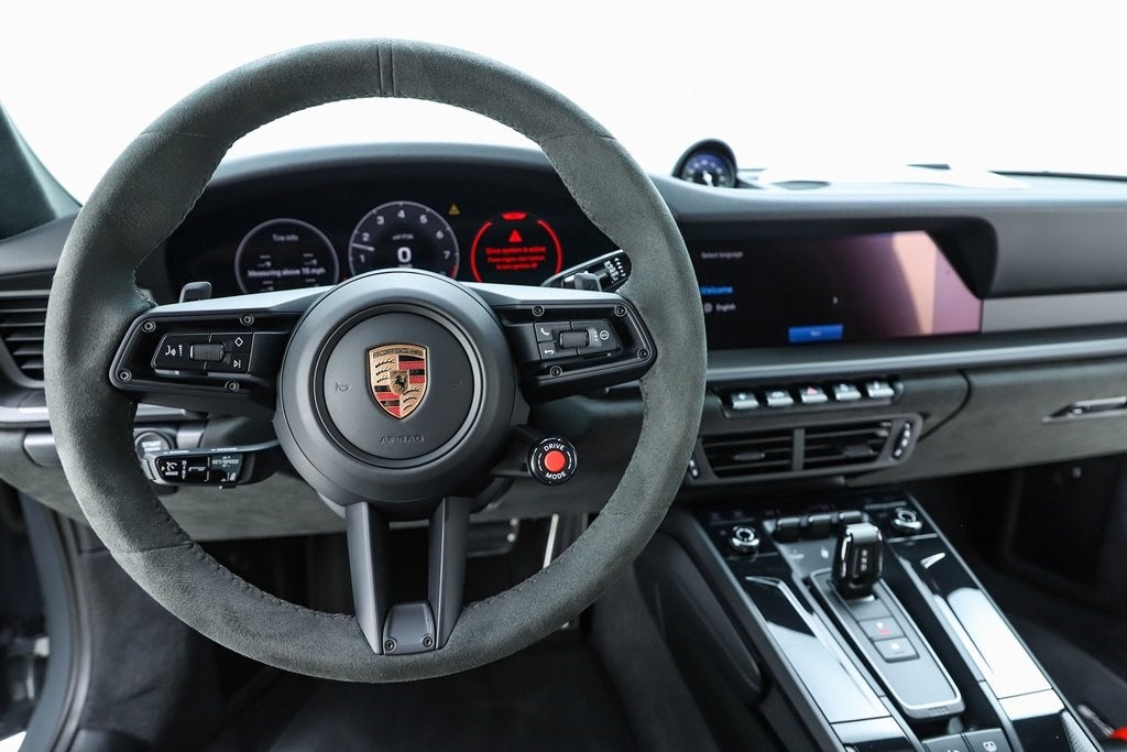 2025 Porsche 911 Carrera 4 GTS