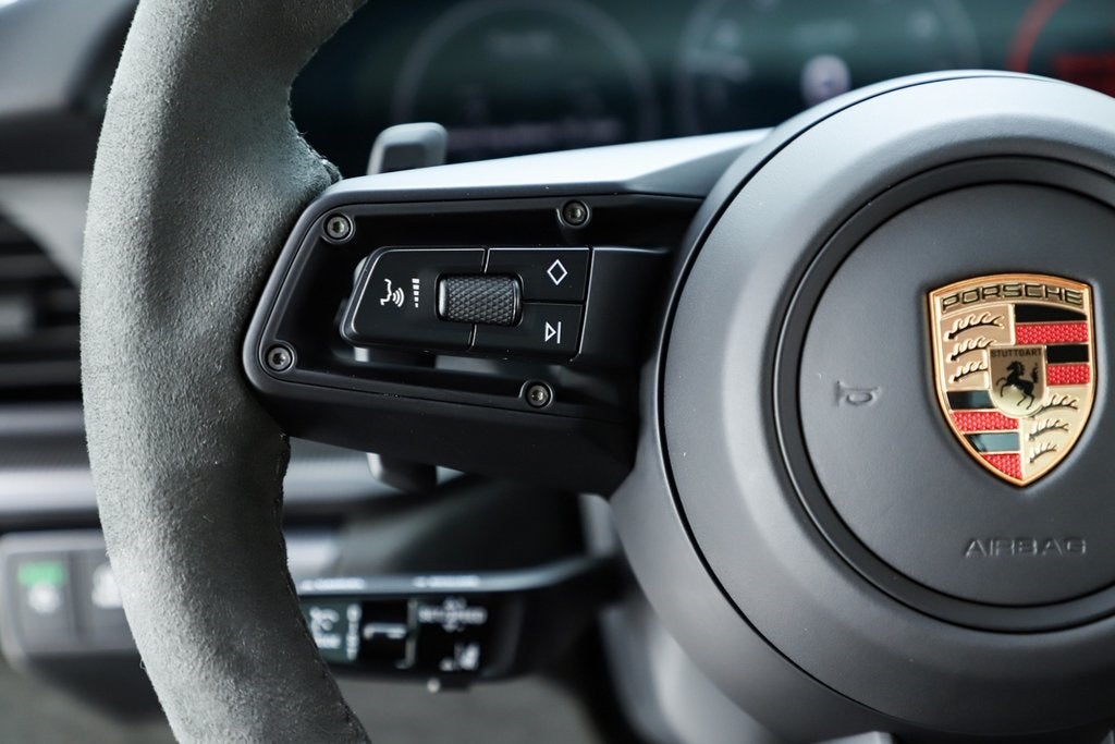 2025 Porsche 911 Carrera 4 GTS