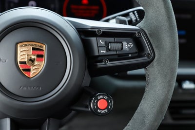 2025 Porsche 911 Carrera 4 GTS