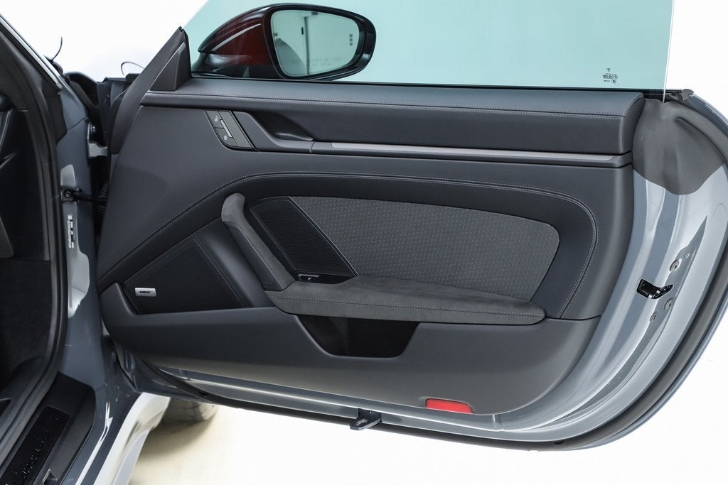 2025 Porsche 911 Carrera 4 GTS