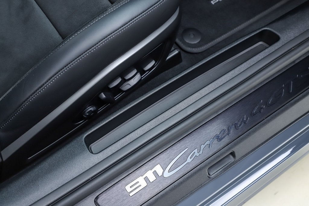 2025 Porsche 911 Carrera 4 GTS