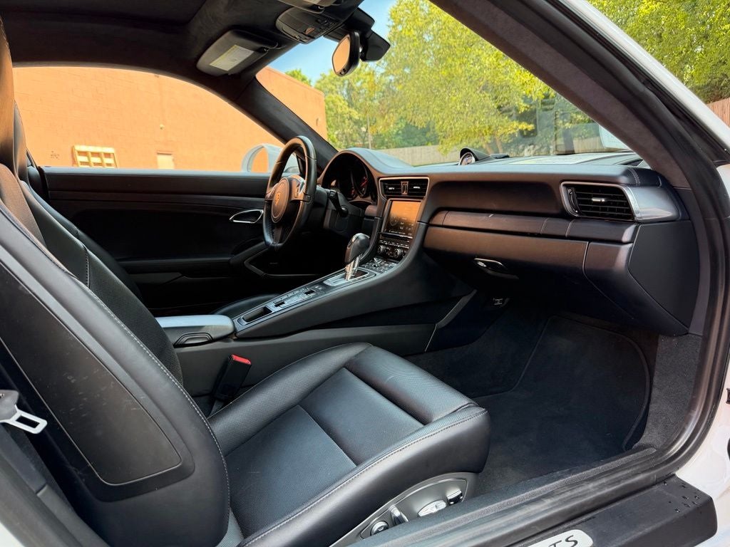 2015 Porsche 911 Carrera GTS