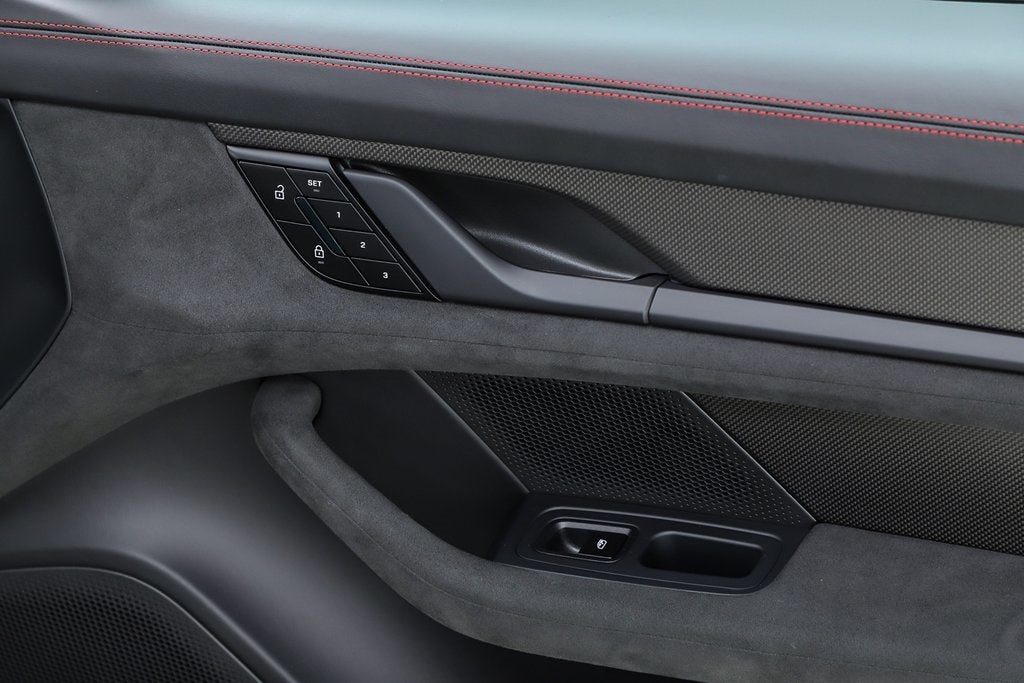 2025 Porsche Taycan GTS