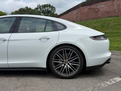 2023 Porsche Panamera 4 Platinum Edition