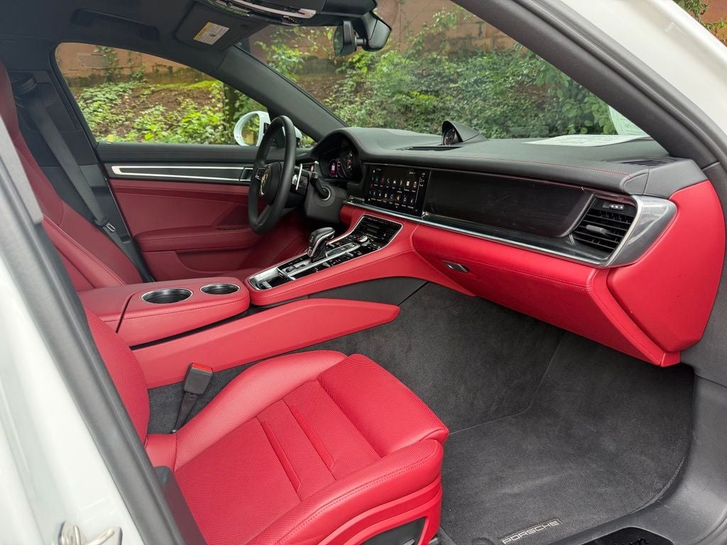 2023 Porsche Panamera 4 Platinum Edition