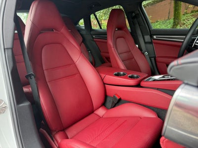 2023 Porsche Panamera 4 Platinum Edition
