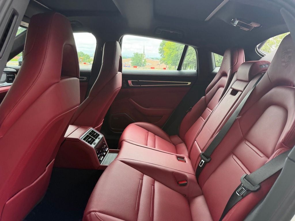 2023 Porsche Panamera 4 Platinum Edition