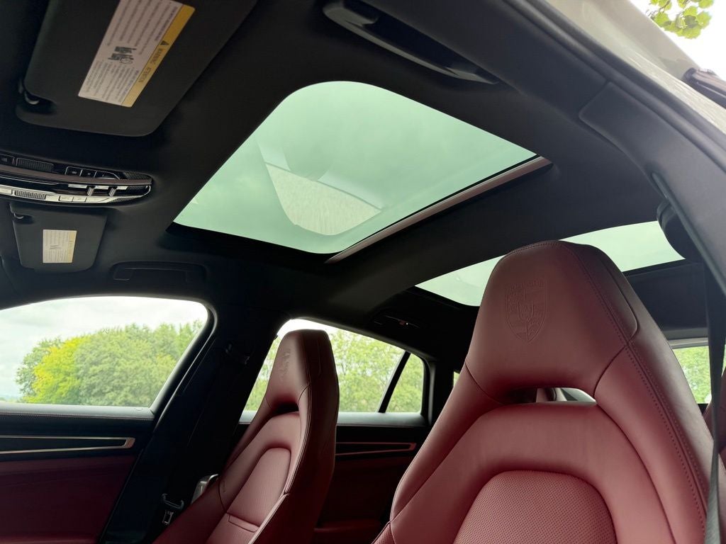 2023 Porsche Panamera 4 Platinum Edition