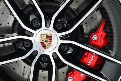 2025 Porsche 911 Carrera 4 GTS