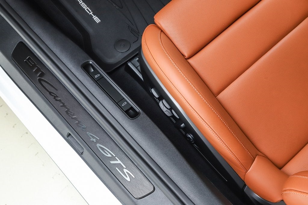 2025 Porsche 911 Carrera 4 GTS