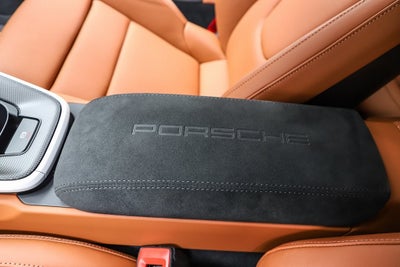 2025 Porsche 911 Carrera 4 GTS