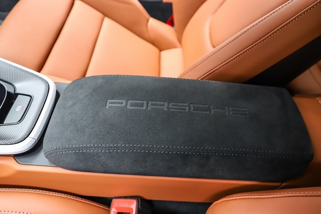 2025 Porsche 911 Carrera 4 GTS