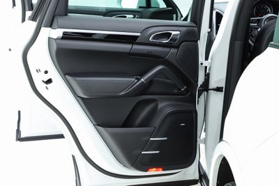 2017 Porsche Cayenne Platinum Edition