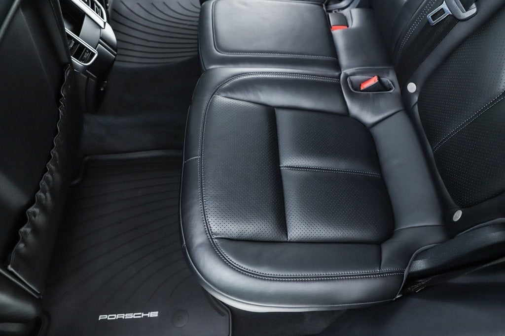 2017 Porsche Cayenne Platinum Edition