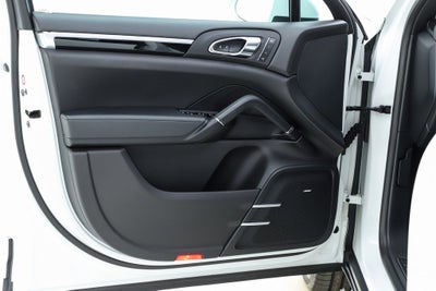 2017 Porsche Cayenne Platinum Edition