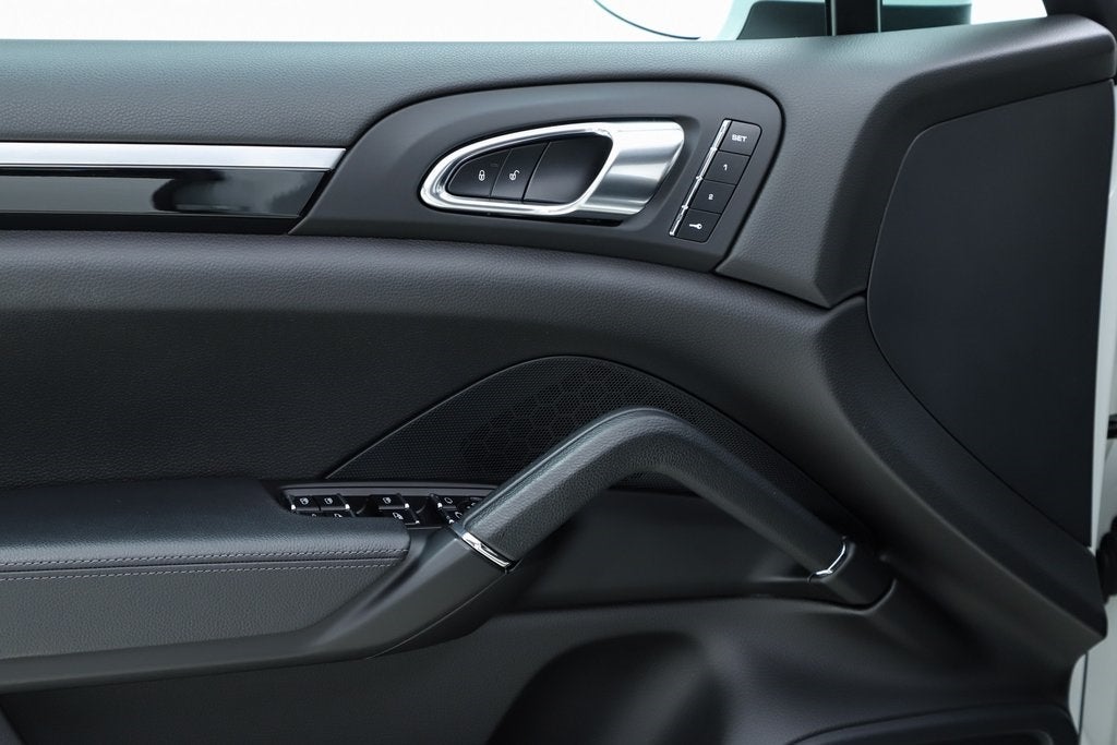 2017 Porsche Cayenne Platinum Edition