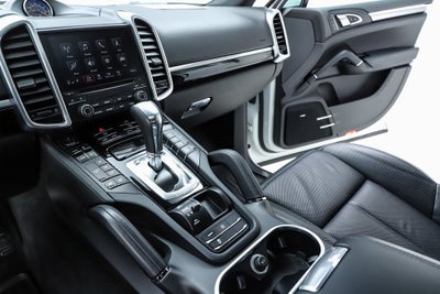 2017 Porsche Cayenne Platinum Edition