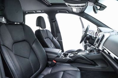 2017 Porsche Cayenne Platinum Edition