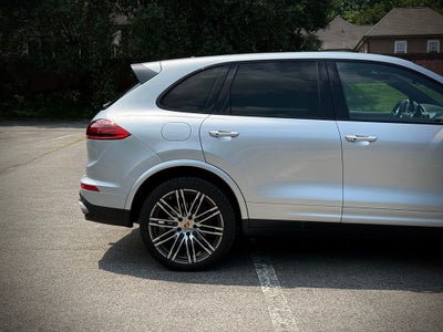 2017 Porsche Cayenne Platinum Edition