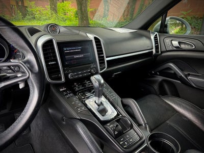 2017 Porsche Cayenne Platinum Edition