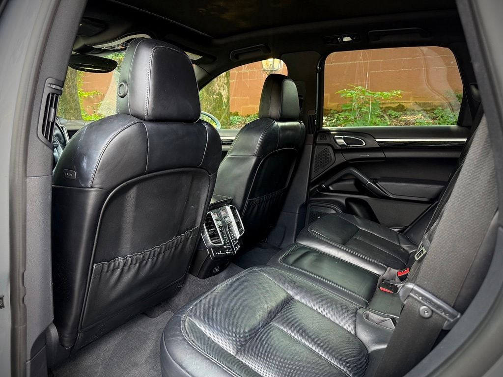 2017 Porsche Cayenne Platinum Edition